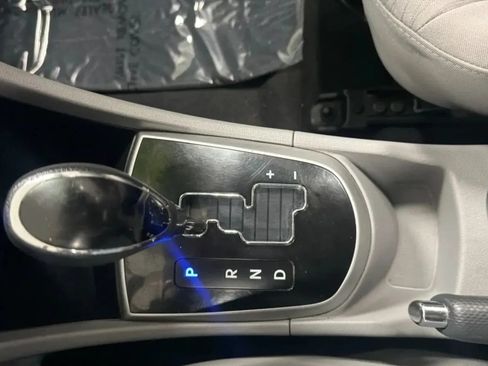 Used 2012 Hyundai Accent GLS w/ Premium Pkg 3 FWD image 12