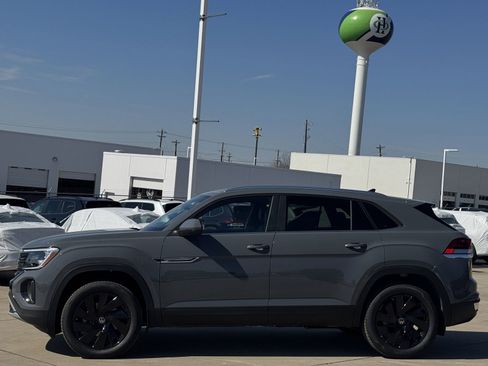 New 2026 Volkswagen Atlas Cross Sport SE FWD image 8