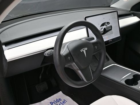 Used 2022 Tesla Model Y Long Range AWD/4WD image 15