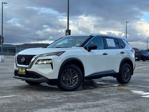 Used 2022 Nissan Rogue S image 3