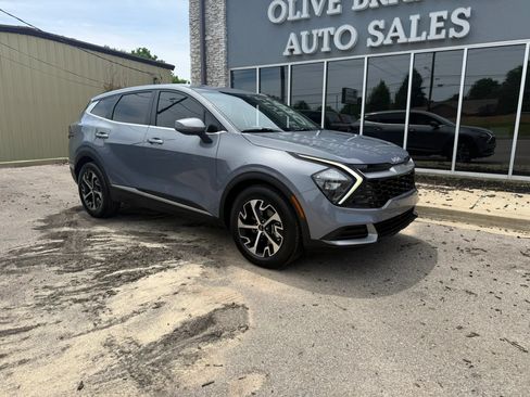 Used 2023 Kia Sportage EX FWD image 2