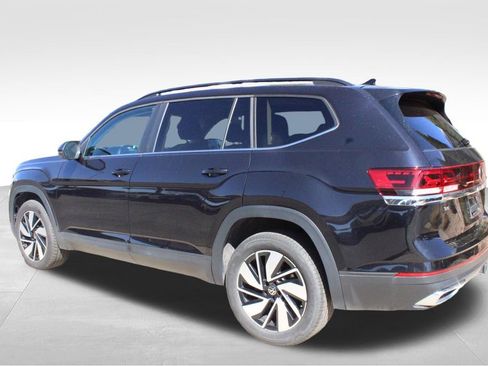 Used 2025 Volkswagen Atlas SE AWD/4WD image 12