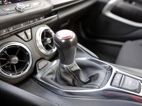 Certified 2020 Chevrolet Camaro SS image 25