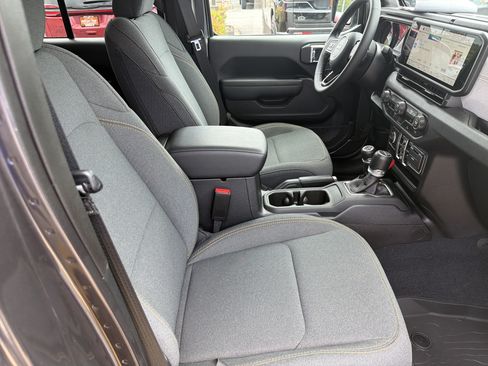 Used 2025 Jeep Gladiator Sport AWD/4WD image 29