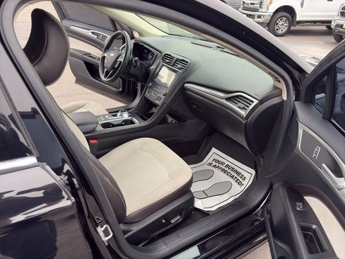 Used 2019 Ford Fusion SE w/ Equipment Group 151A image 24