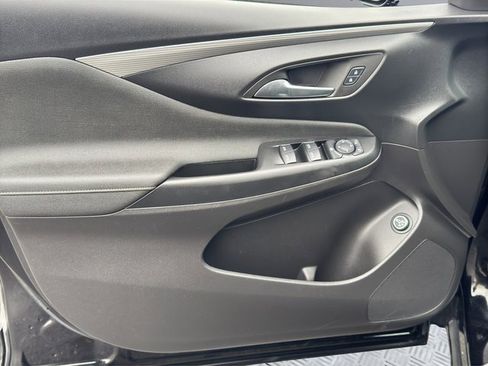 Certified 2025 Buick Envista Avenir image 13