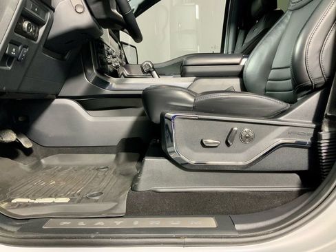 Used 2025 Ford F150 Platinum image 19