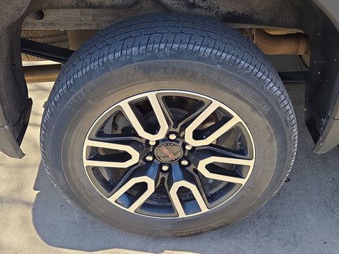 Used 2022 GMC Sierra 1500 AT4 w/ AT4 Premium Package image 5