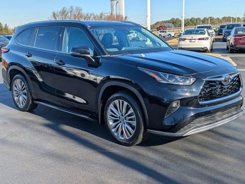 Certified 2022 Toyota Highlander Platinum image 2