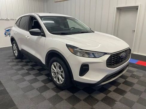 Used 2025 Ford Escape Active AWD/4WD image 2