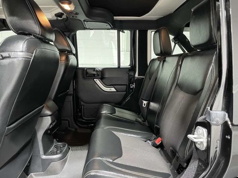 Used 2017 Jeep Wrangler Unlimited Sahara w/ Dual Top Group AWD/4WD image 15