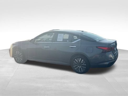 Used 2024 Nissan Altima 2.5 SV AWD/4WD image 3