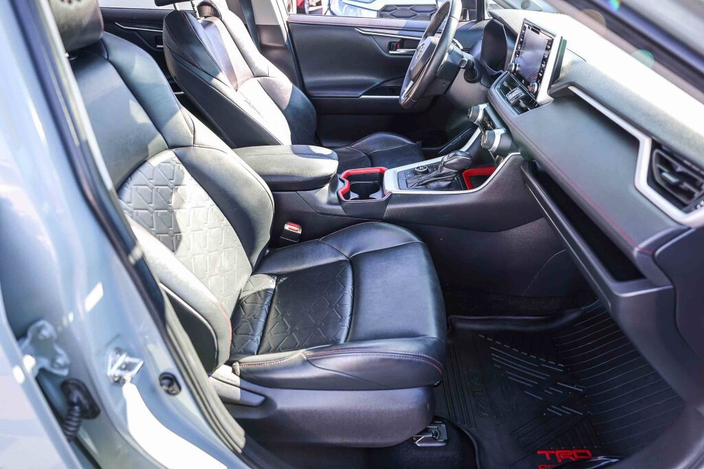 Certified 2020 Toyota RAV4 TRD Off-Road AWD/4WD image 9