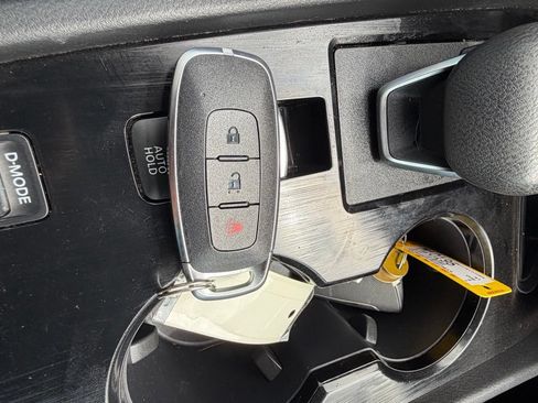Used 2023 Nissan Rogue S FWD image 13