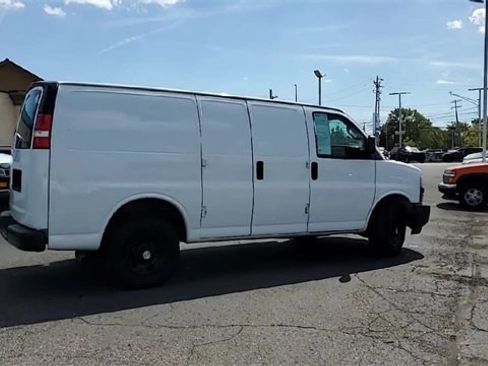 Used 2018 Chevrolet Express 2500 image 8