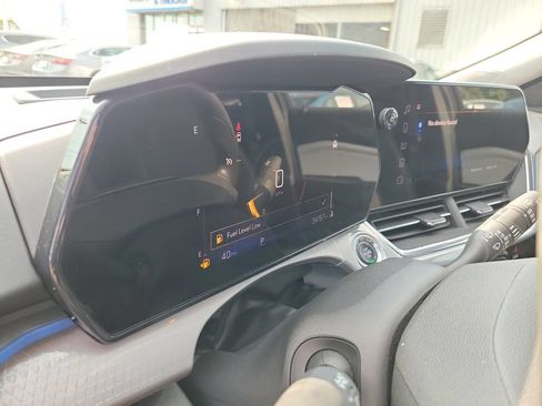 Used 2025 Chevrolet Trax LT FWD image 29
