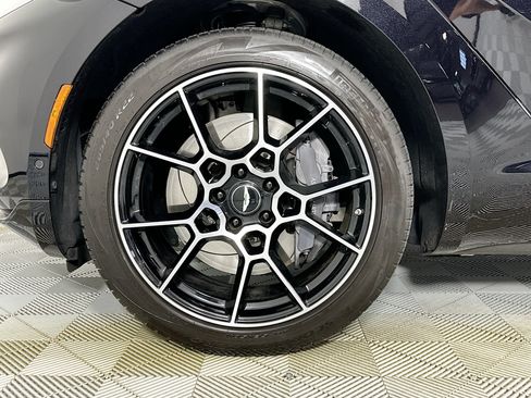 Used 2022 Aston Martin DBX AWD/4WD image 4
