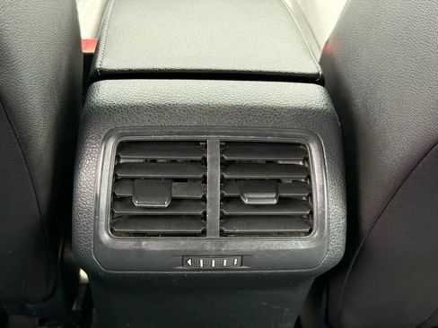 Used 2015 Volkswagen Golf S image 42