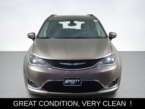 Used 2017 Chrysler Pacifica Touring Plus w/ Tire & Wheel Group FWD image 8