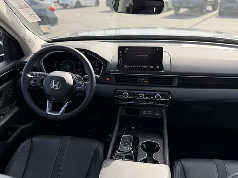 Certified 2025 Honda Pilot Touring image 37