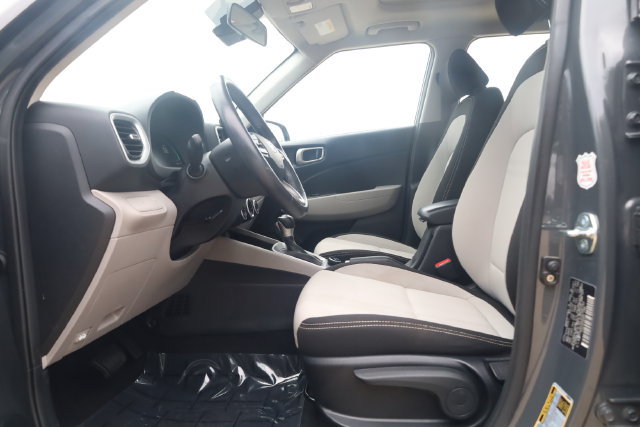 Used 2025 Hyundai Venue SEL FWD image 14