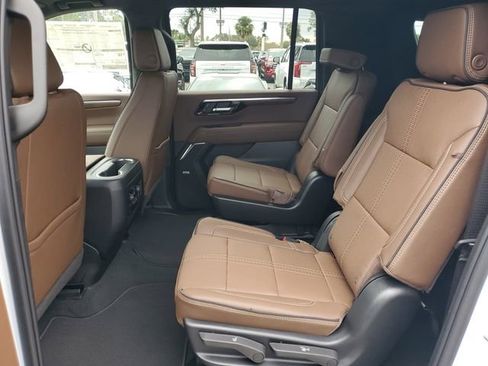 New 2026 Chevrolet Suburban High Country image 12