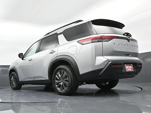 Used 2024 Nissan Pathfinder SV image 32