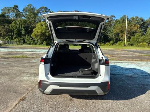 Used 2025 Volkswagen Tiguan SE AWD/4WD image 18