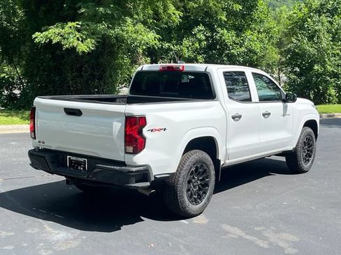 Used 2025 Chevrolet Colorado W/T w/ Advanced Trailering Package AWD/4WD image 3