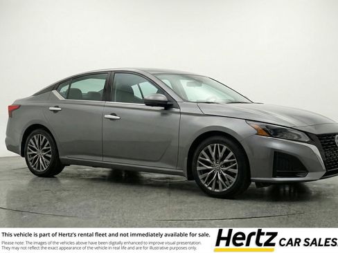 Used 2025 Nissan Altima 2.5 SV image 1