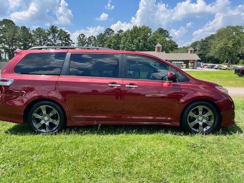 Used 2016 Toyota Sienna SE image 5