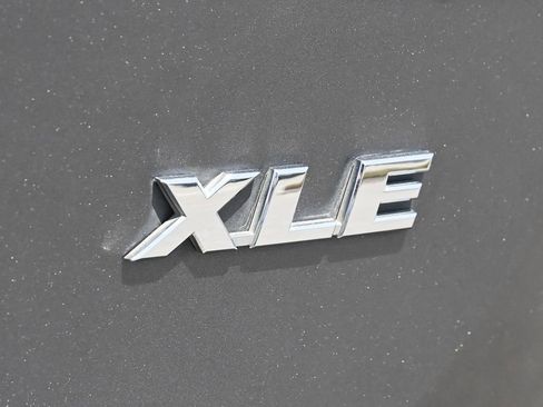 Used 2015 Toyota RAV4 XLE FWD image 13