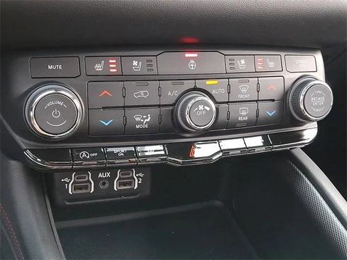 Certified 2024 Dodge Durango GT image 17