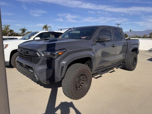 Used 2025 Toyota Tacoma TRD Sport image 3