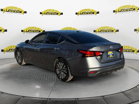 Used 2024 Nissan Altima 2.5 SV FWD image 3