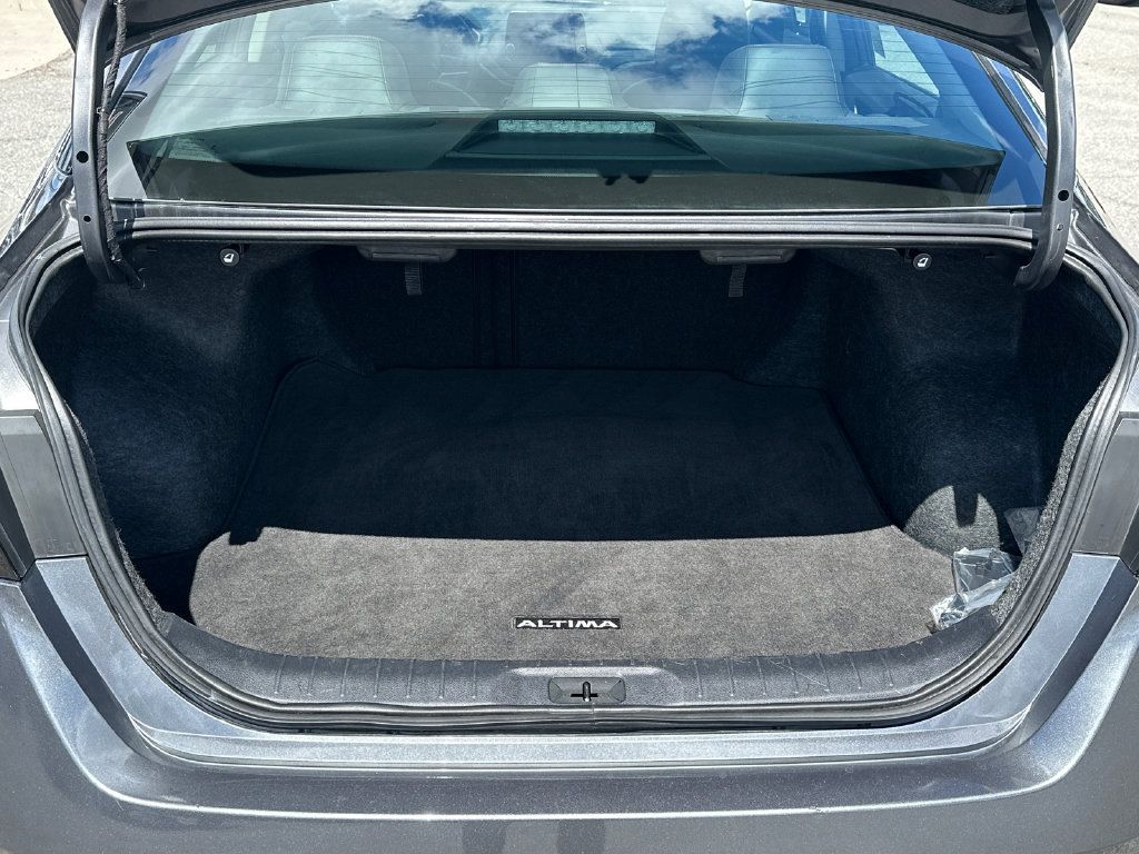 Used 2025 Nissan Altima 2.5 SR FWD image 18