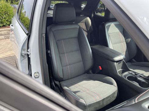 Used 2024 Chevrolet Equinox RS w/ LPO, Floor Liner Package FWD image 32