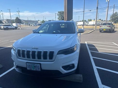 Used 2021 Jeep Cherokee Latitude Plus w/ Sun & Sound Group AWD/4WD image 8