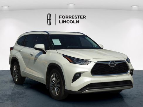 Used 2020 Toyota Highlander Platinum image 1