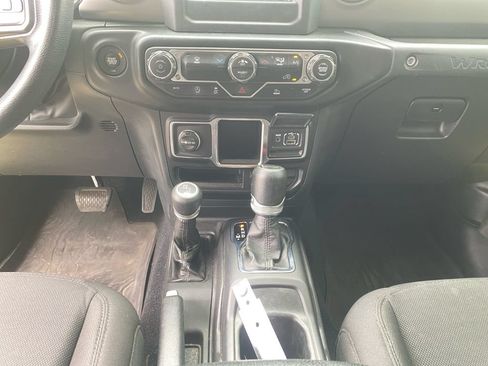 Used 2022 Jeep Wrangler Sport AWD/4WD image 11