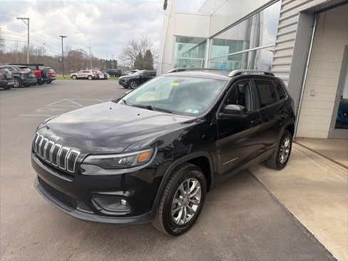 Used 2019 Jeep Cherokee Latitude Plus w/ Cold Weather Group AWD/4WD image 2