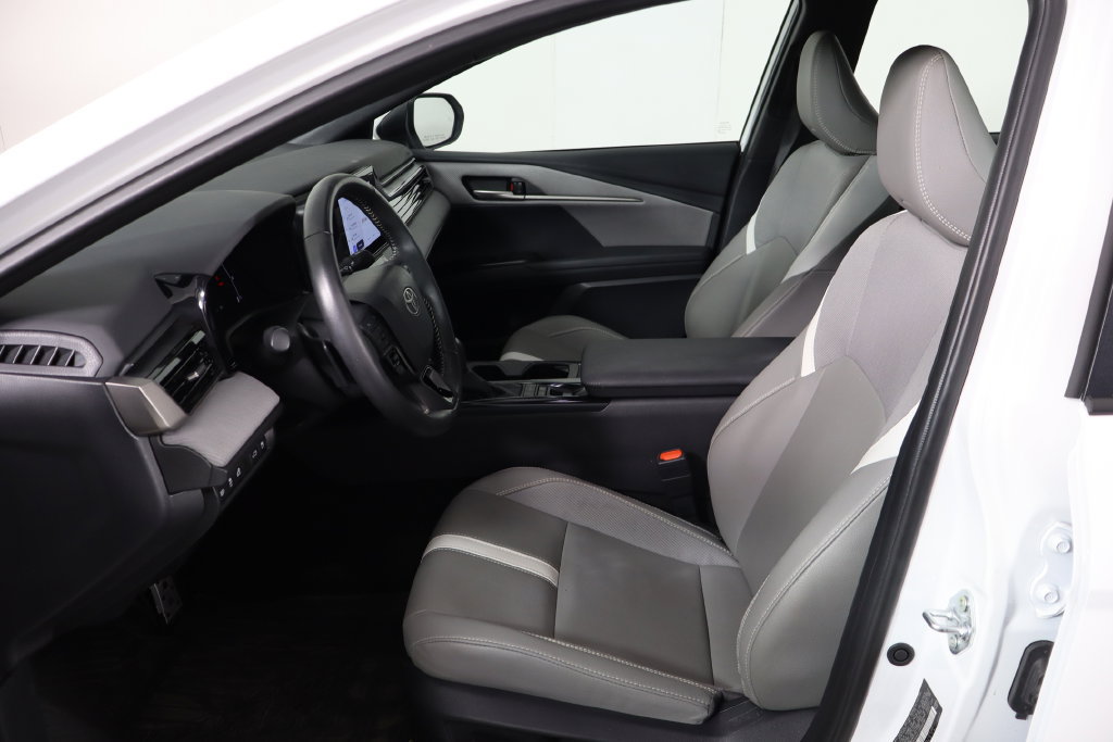 Used 2026 Toyota Camry SE FWD image 14