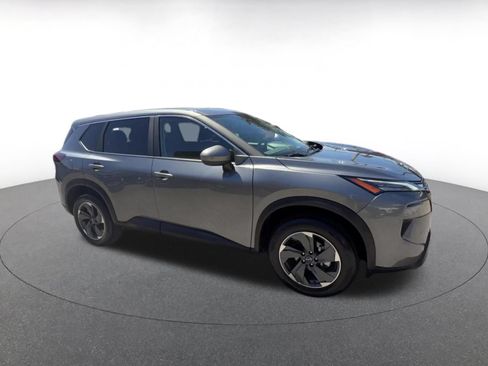Used 2025 Nissan Rogue SV FWD image 2