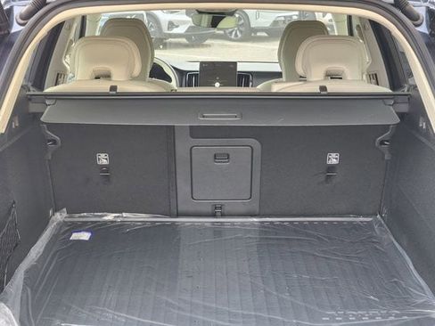 New 2026 Volvo XC60 B5 Ultra w/ Climate Package image 18