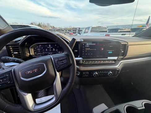 Used 2025 GMC Sierra 1500 SLT image 11