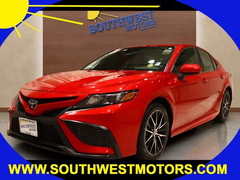Used 2024 Toyota Camry SE image 1
