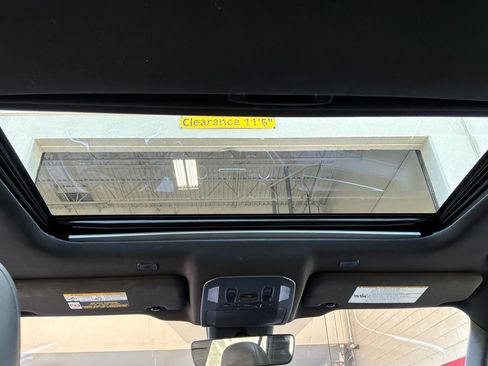 Used 2025 Toyota Highlander XSE AWD/4WD image 22