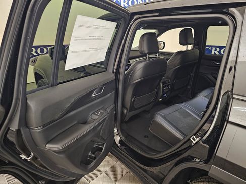 New 2025 Jeep Grand Cherokee 4WD image 36