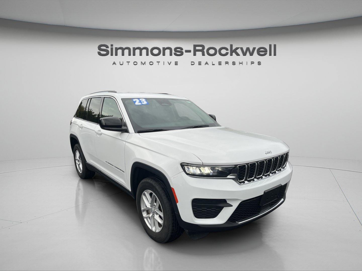 Used 2023 Jeep Grand Cherokee Laredo w/ Luxury Tech Group I AWD/4WD image 7