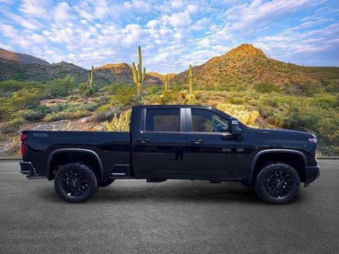Used 2025 Chevrolet Silverado 2500 LT w/ Trail Boss Package AWD/4WD image 3